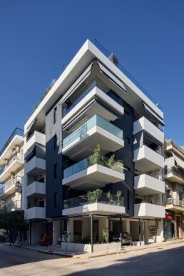 Πολυκατοικία με λευκούς εξώστες, A D Residence in Kaisariani