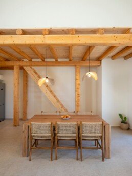 Τραπεζαρία κάτω από το ξύλινο πατάρι, Vacation House in Antiparos