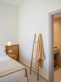 Υπνοδωμάτιο με ξύλινη κρεμάστρα, Vacation House in Antiparos